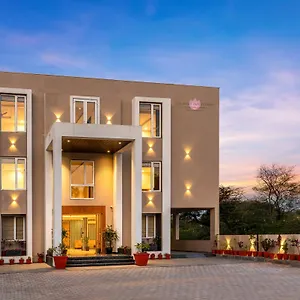 Hotel Seasons Sajjangarh ***